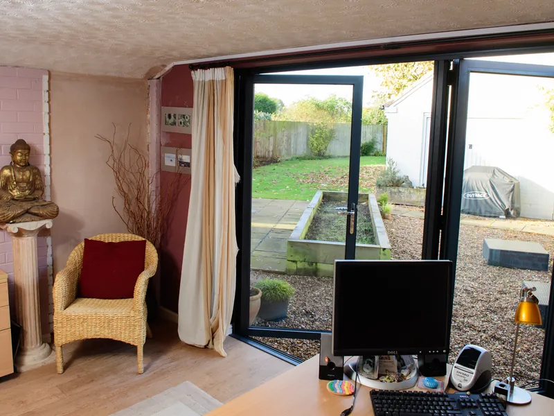 Bifold Brockley